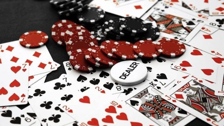 mekar slot app home screen showing slot games, live casino, and sports markets